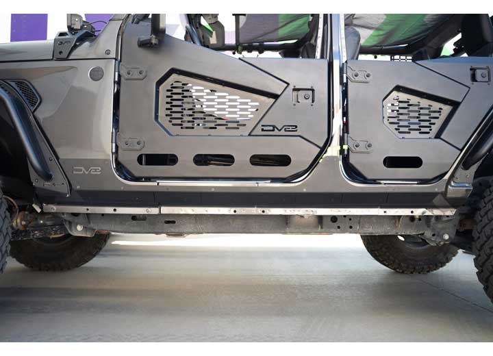18-C WRANGLER UNLIMITED ROCK SKINS BLACK